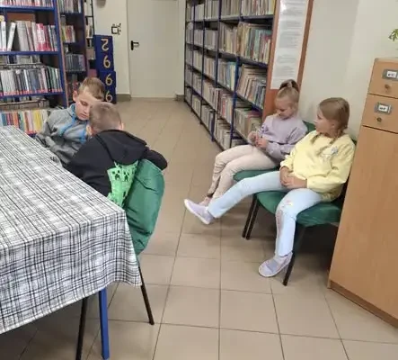 Pierwszoklasiści z Olszyn odkrywali tajniki biblioteki