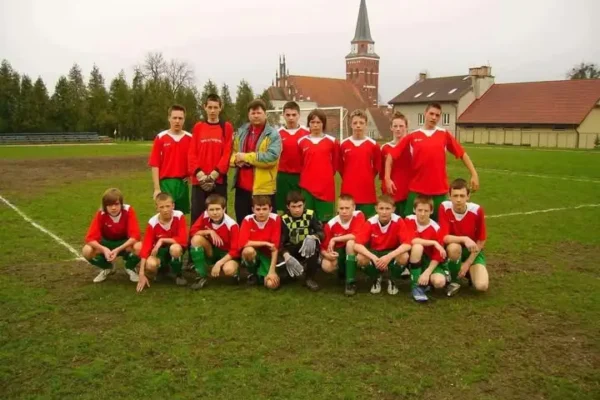 SKS Gwardia Szczytno uruchamia cykl „Z archiwum SKS” – kibice proszeni o pomoc w identyfikacji zdjęć