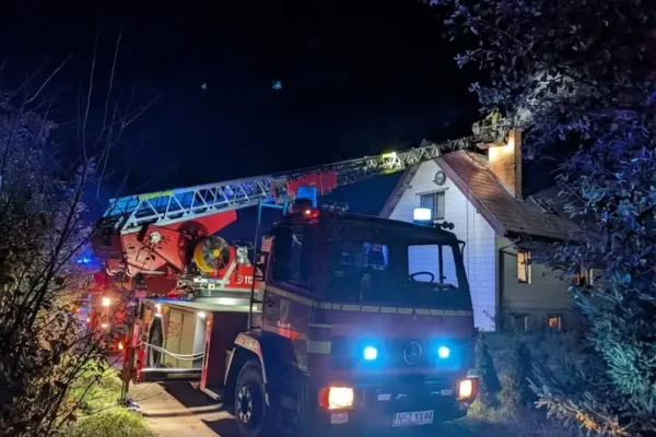 Pożar sadzy w przewodzie kominowym w Lipowcu. Interweniowały cztery zastępy