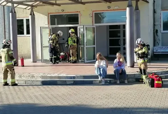 Ćwiczenia ewakuacyjne w Szkole Podstawowej w Pasymiu z udziałem OSP