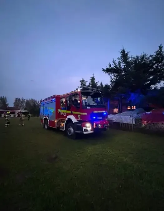 Pożar sadzy w przewodzie kominowym w Piasutnie — akcja strażaków