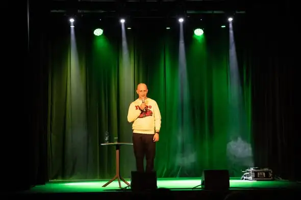 Cezary Sadowski rozbawił publiczność w MOK Pasym